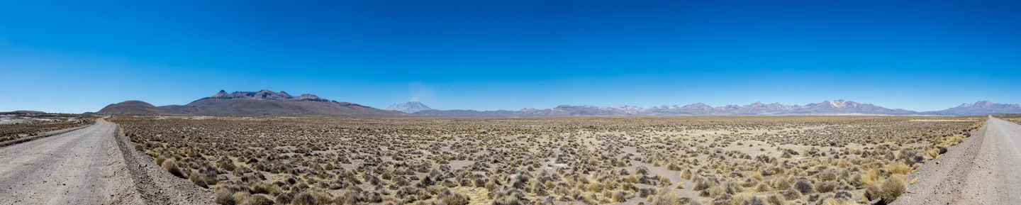 Panorama de 180 grados en la Reserva Nacional Salinas, Arequipa, Perú.